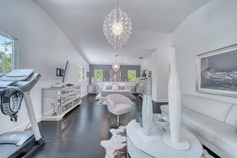 $2,500,000 | 9737 Southwest 98th Street, Miami, FL 33176