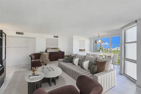 $1,085,000 | 1901 Brickell Avenue, Unit B1209, Miami, FL 33129