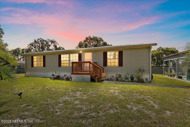 a view of a house with backyard porch and garden