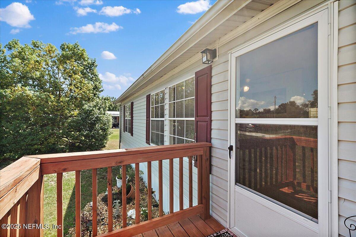 107 Indiana Street Crescent City, FL 32112 - Photo 2 of 19 a view of a balcony with a small cabin
