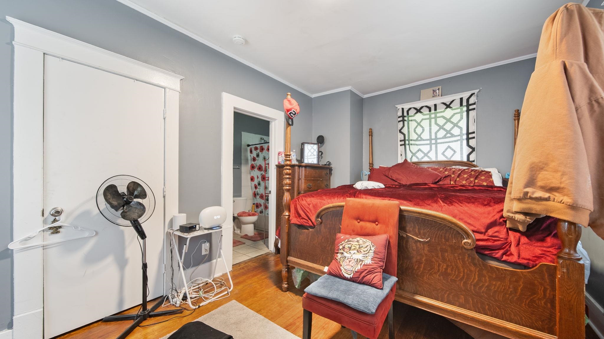 659 Decatur Street Memphis, TN 38107 - Photo 15 of 24 Hardwood-style flooring throughout the room