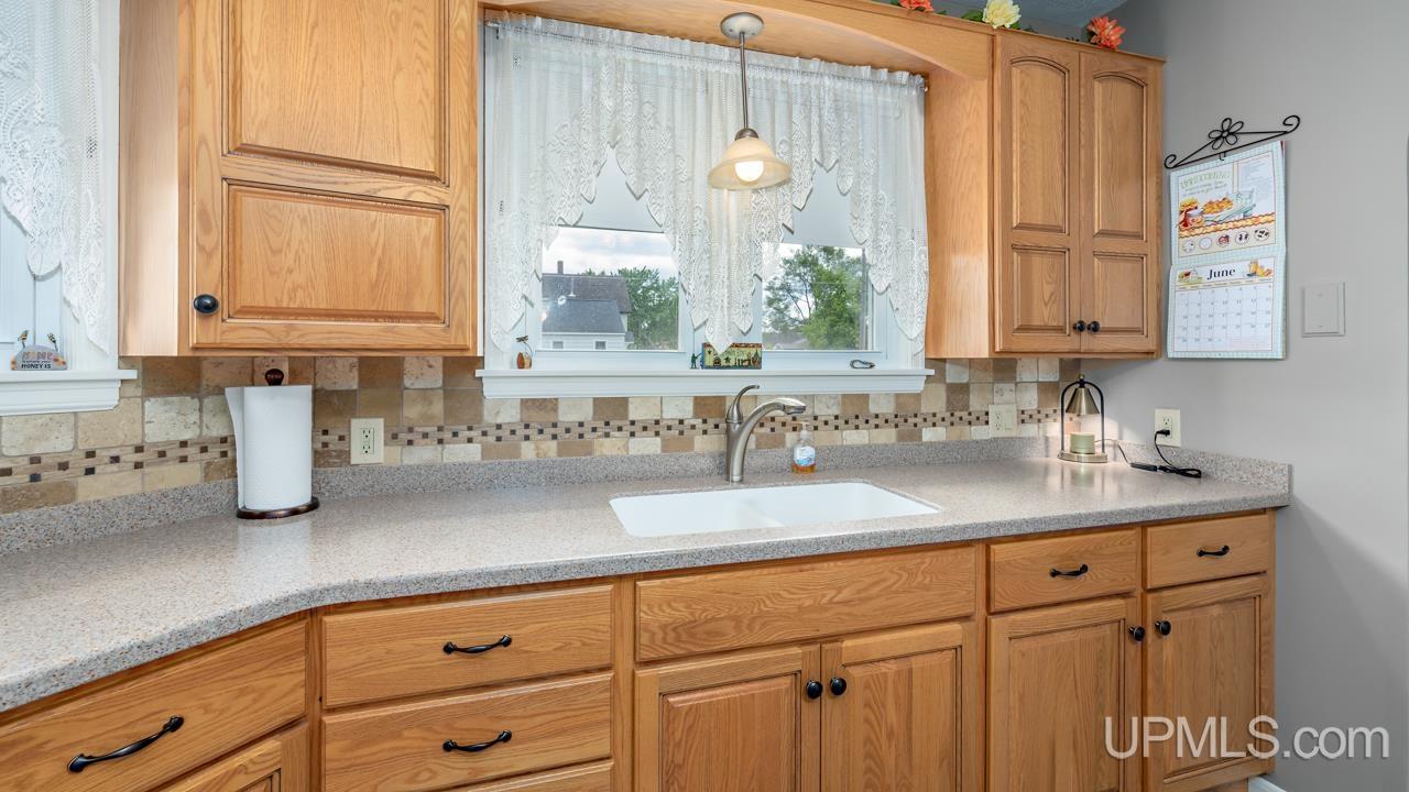 1402 North 16th Street Escanaba, MI 49829 - Photo 6 of 27