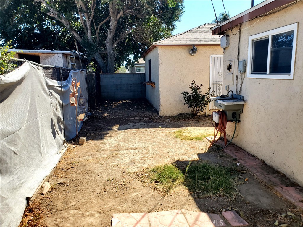 1420 South Butler Avenue Compton, CA 90221 - Photo 10 of 44 a view of back yard of the house