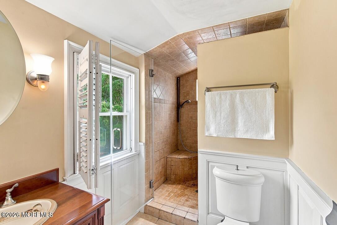 49 Maxim Road Howell, NJ 07731 - Photo 16 of 29 Upstairs bathroom