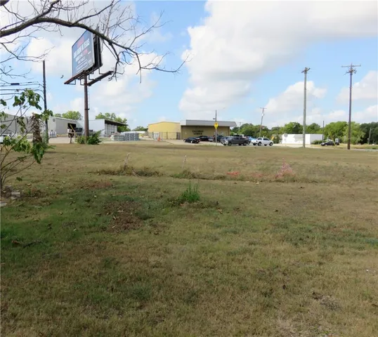 a view of a yard with a tree
