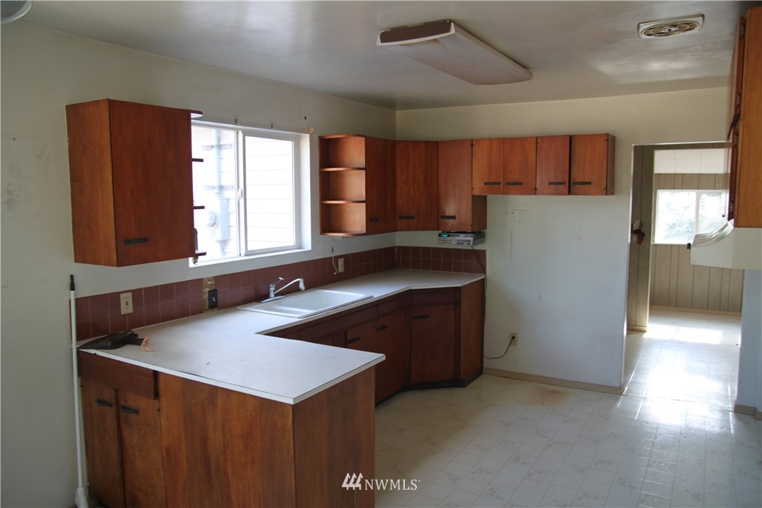 3606 Pine Road Northeast Bremerton, WA 98310 - Photo 6 of 13 Gallery Image 6