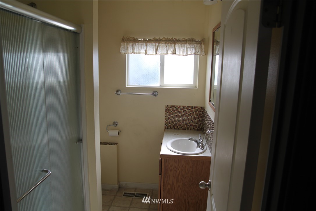 3606 Pine Road Northeast Bremerton, WA 98310 - Photo 8 of 13 Gallery Image 8