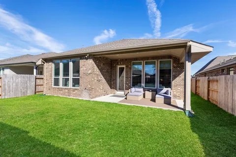 $399,000 | 444 Texoma Plains Drive, Conroe, TX 77304