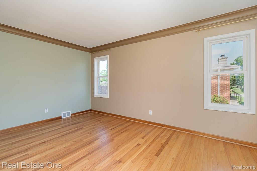 8272 Racine Road Warren, MI 48093 - Photo 10 of 46