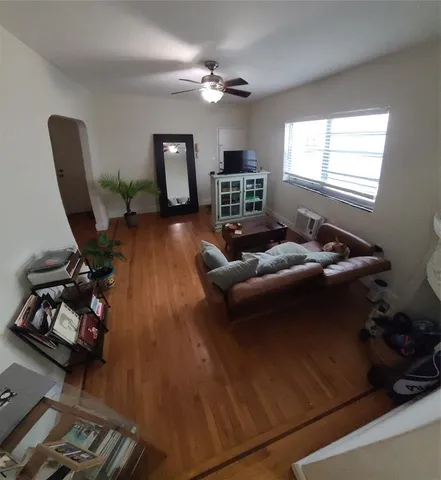 $2,000 | 1559 Meridian Avenue, Unit 207, Miami Beach, FL 33139