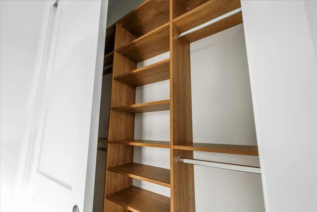 a picture of a room with a floor plan