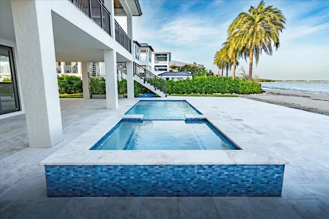 a view of livingroom with furniture