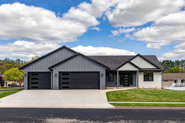 $565,000 | 717 Tamarack Trail, Holmen, WI 54636