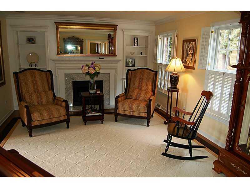 313 Old Mill Road Fox Chapel, PA 15238 - Photo 3 of 23 Living Room.