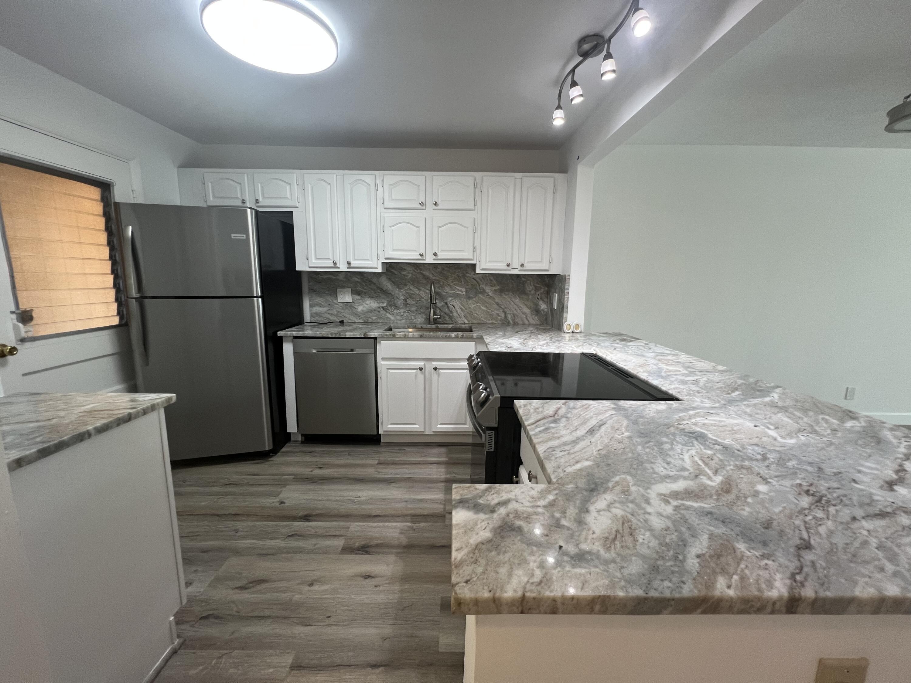 6161 Northwest 2nd Avenue, Unit 114 Boca Raton, FL 33487 - Photo 2 of 23 Kitchen
