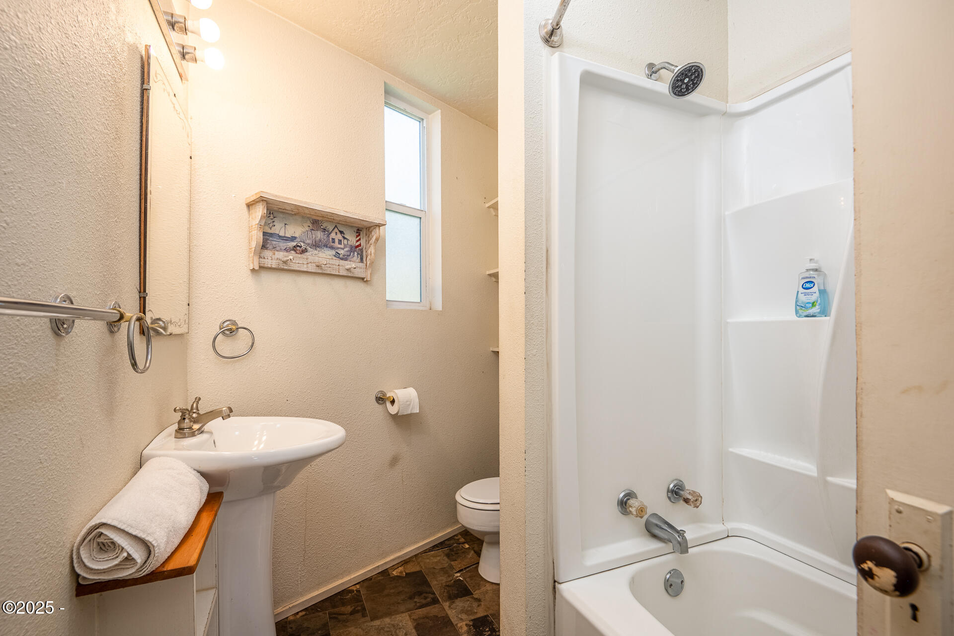 110 Southwest Maple Street Waldport, OR 97394 - Photo 14 of 47 _NZ74815-HDR-Edit-RMLS