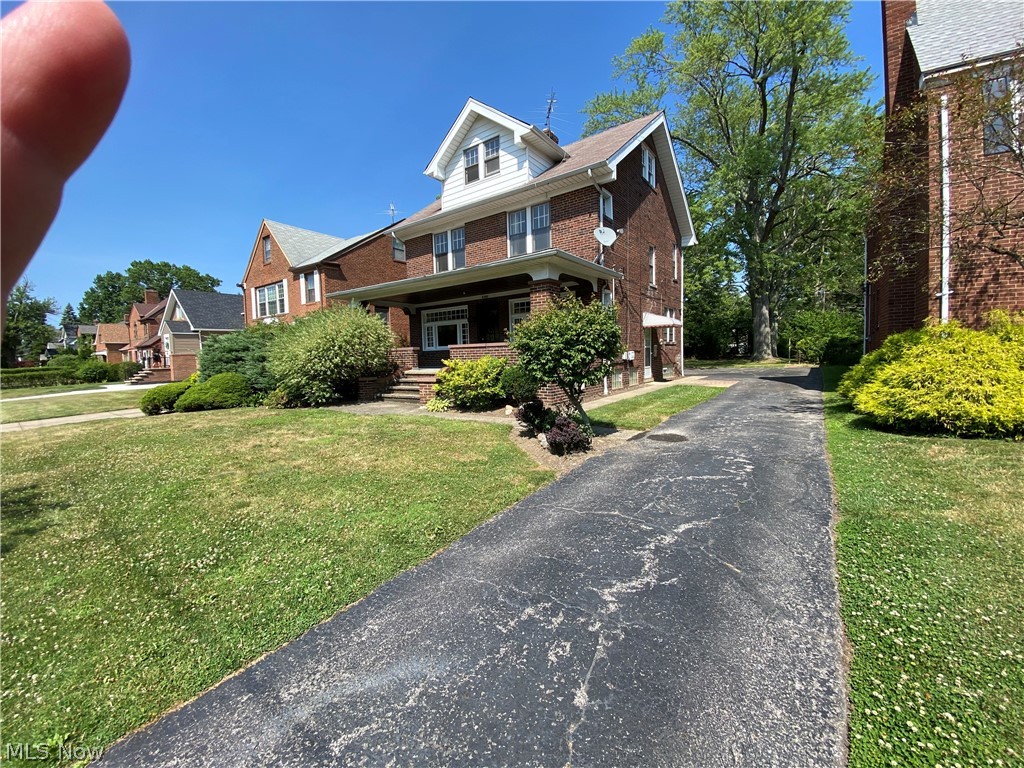 2351 Ashurst Road Cleveland, OH 44118 - Photo 3 of 27 Gallery Image 3
