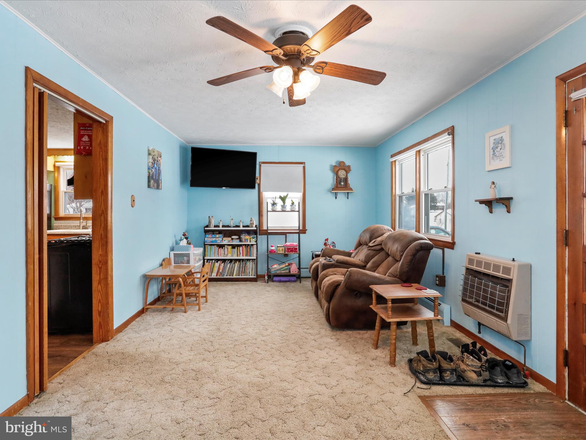 6201 Short Street Mount Jackson, VA 22842 - Photo 24 of 33 Spacious Living Room