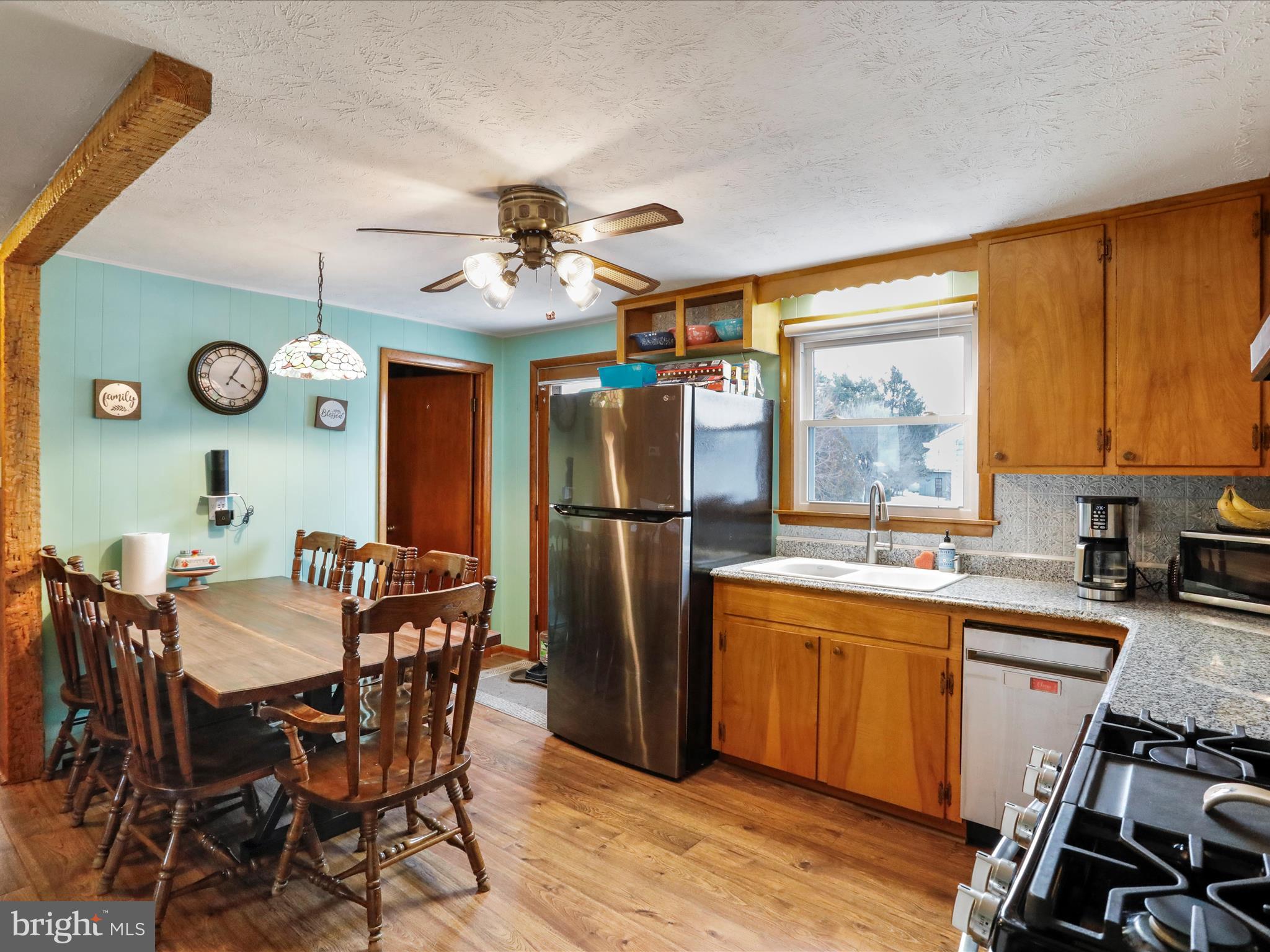 6201 Short Street Mount Jackson, VA 22842 - Photo 7 of 33 and updated granite countertops!