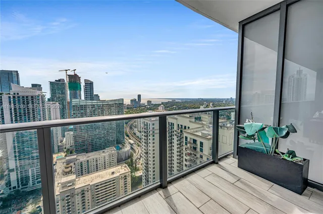 $629,900 | 55 Southwest 9th Street, Unit 4004, Miami, FL 33130