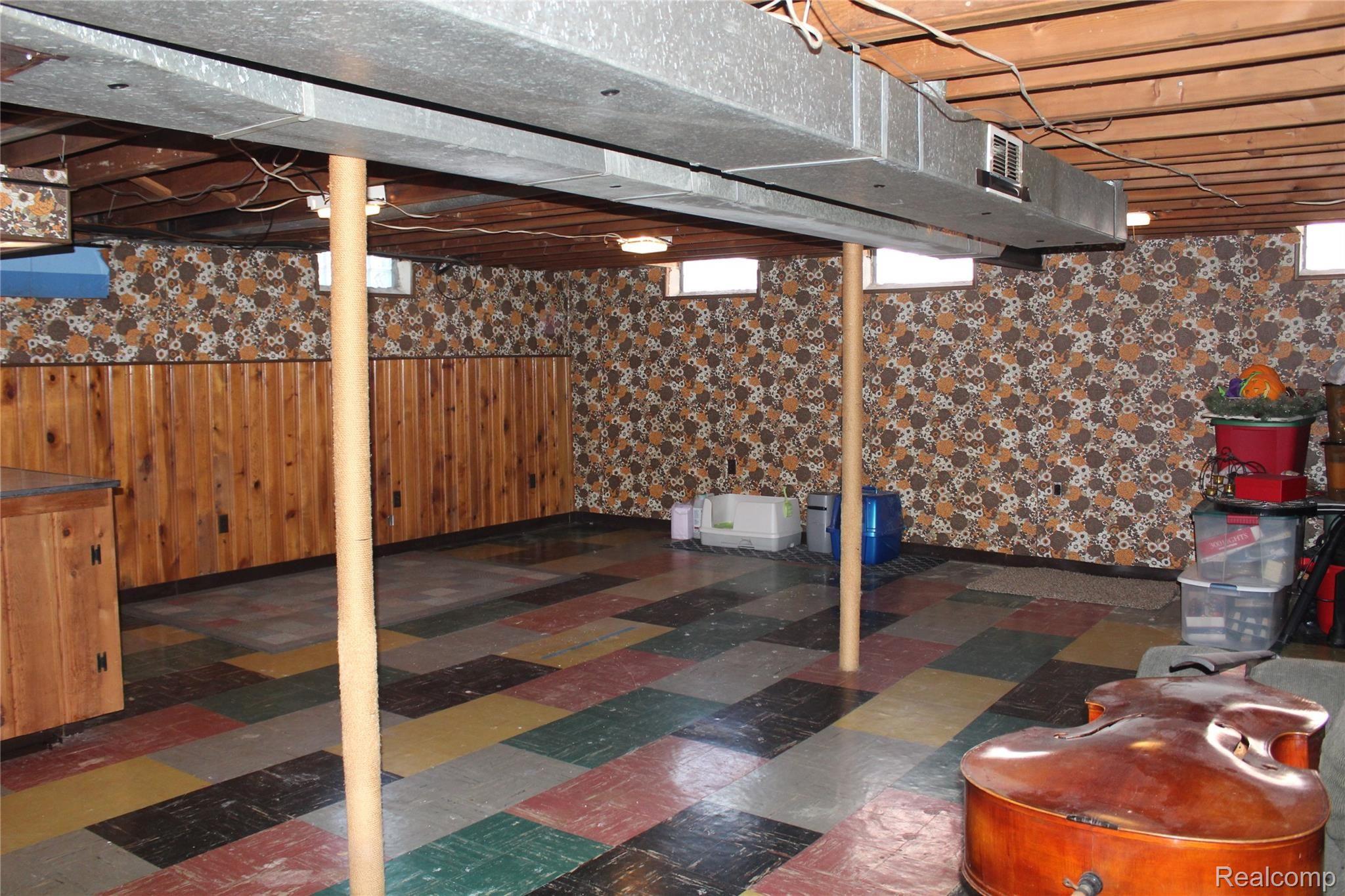 32240 Marblehead Road Farmington, MI 48336 - Photo 12 of 17 Tons of space for possibilities