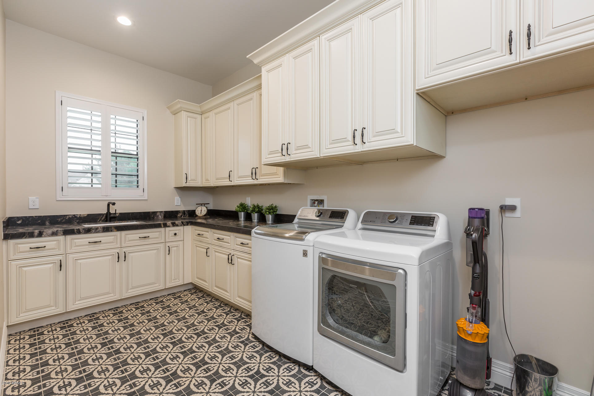 7813 North 13th Avenue Phoenix, AZ 85021 - Photo 28 of 39 Real Estate 3-18-20-7231