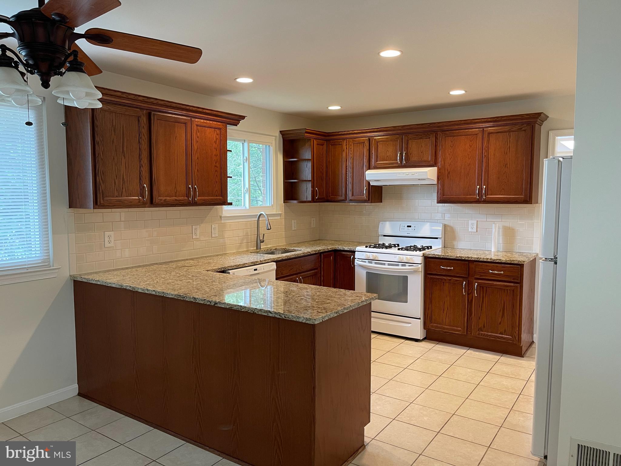 8125 Edmonton Court Springfield, VA 22152 - Photo 2 of 8 Kitchen