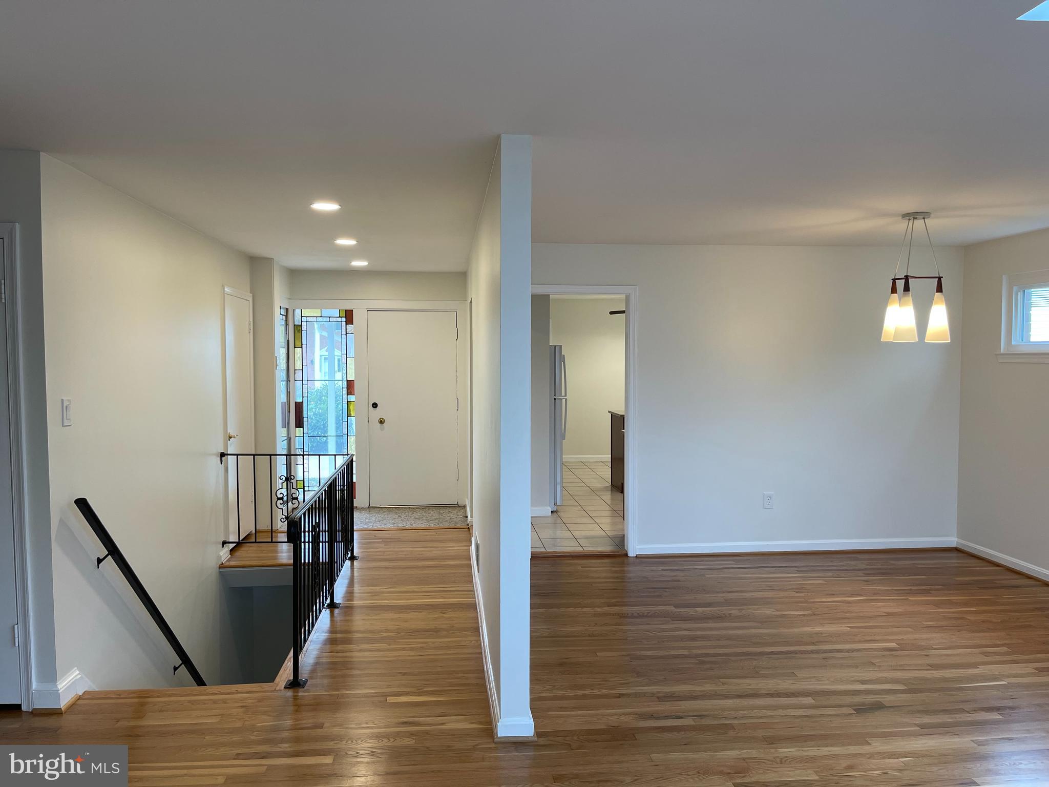8125 Edmonton Court Springfield, VA 22152 - Photo 3 of 8 Hallway/Dining