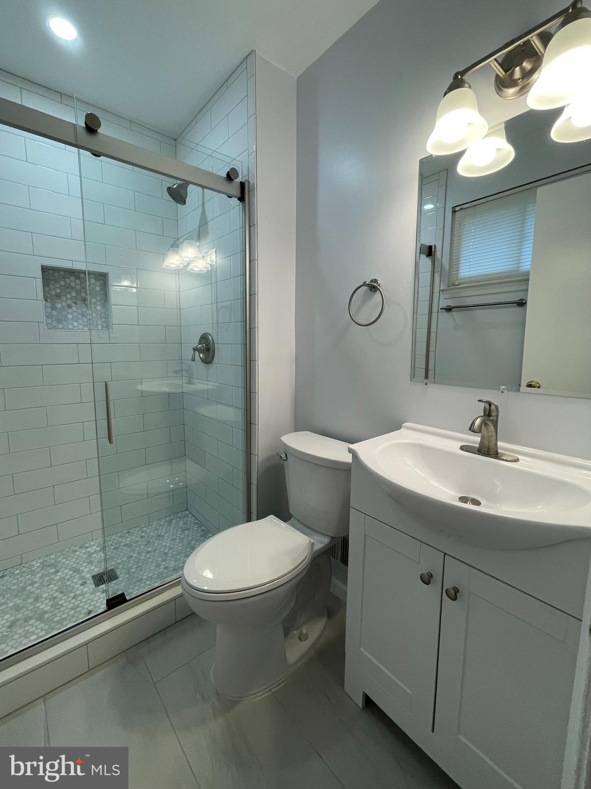 8125 Edmonton Court Springfield, VA 22152 - Photo 7 of 8 Primary En Suite