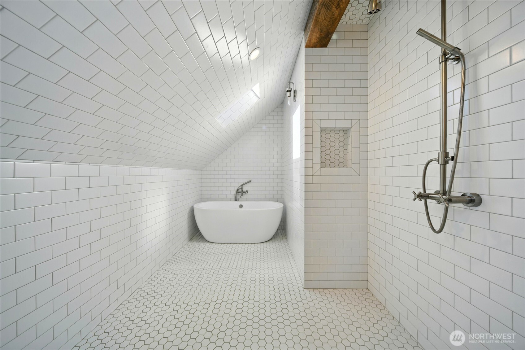 531 Newell Street Walla Walla, WA 99362 - Photo 22 of 38 a bathroom with a shower