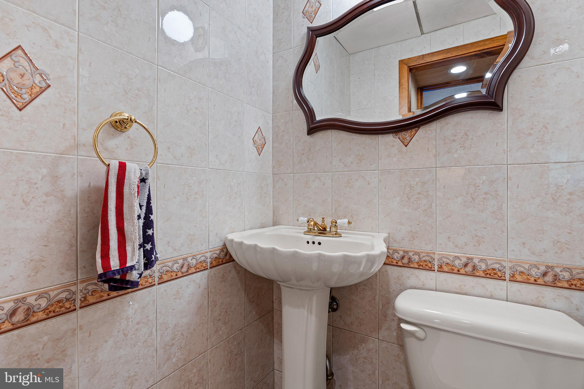 2338 Mole Road Secane, PA 19018 - Photo 13 of 35 Powder Room