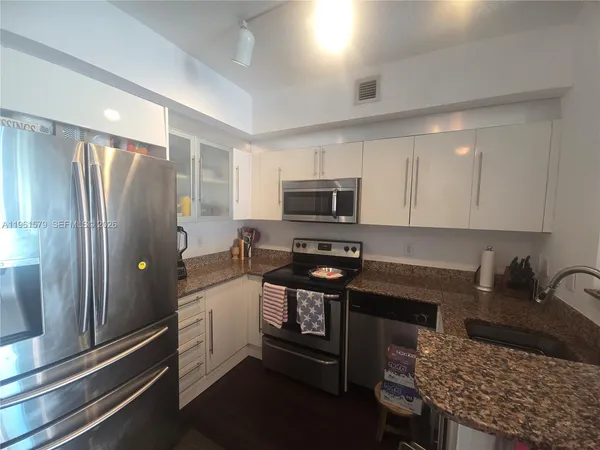 $595,000 | 335 South Biscayne Boulevard, Unit 3400, Miami, FL 33131