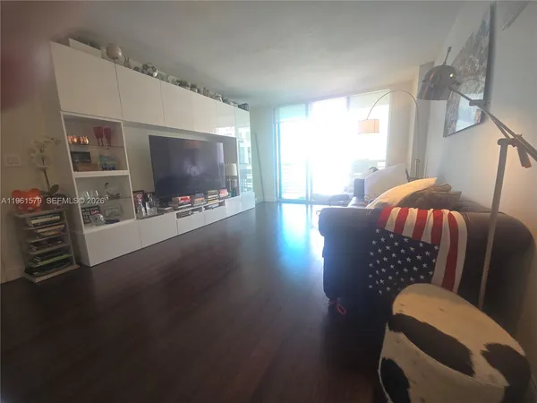 $595,000 | 335 South Biscayne Boulevard, Unit 3400, Miami, FL 33131