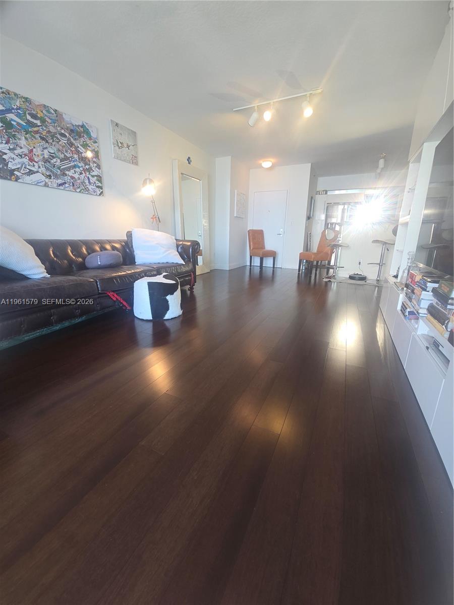 335 South Biscayne Boulevard, Unit 3400 Miami, FL 33131 - Photo 17 of 52 a view of a room with gym equipment