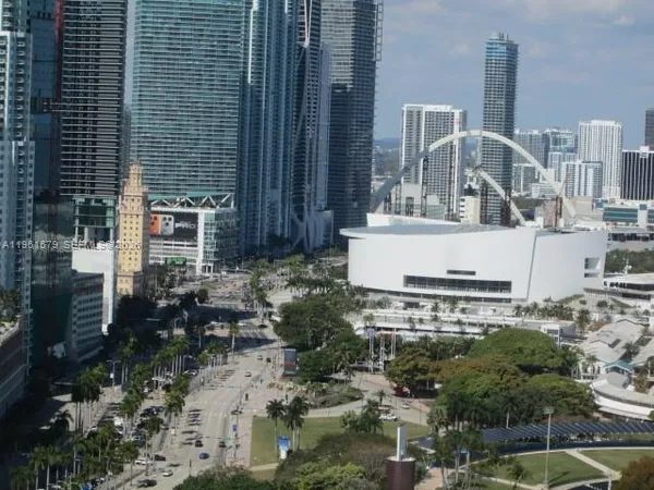 $595,000 | 335 South Biscayne Boulevard, Unit 3400, Miami, FL 33131