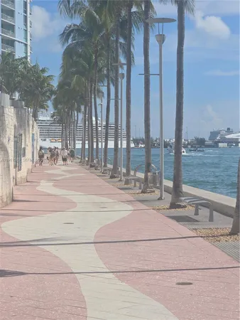 $595,000 | 335 South Biscayne Boulevard, Unit 3400, Miami, FL 33131