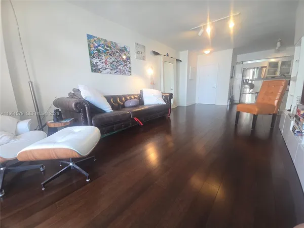 $595,000 | 335 South Biscayne Boulevard, Unit 3400, Miami, FL 33131