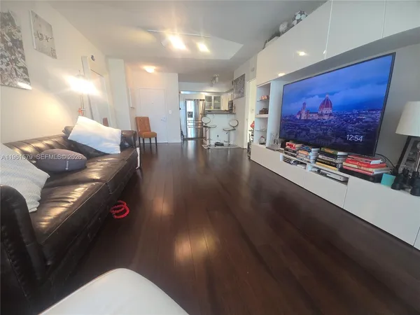 $595,000 | 335 South Biscayne Boulevard, Unit 3400, Miami, FL 33131