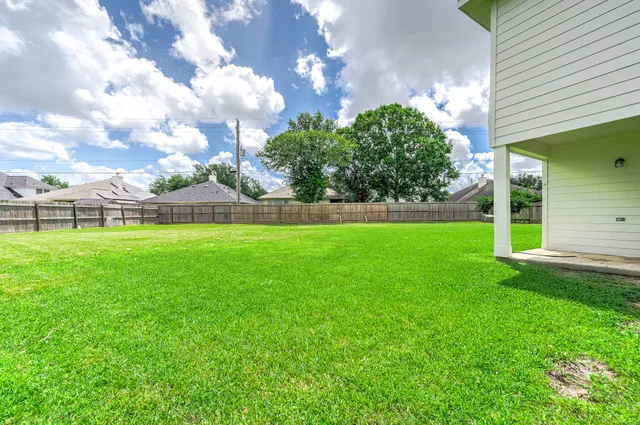 a view of a house with a backyard