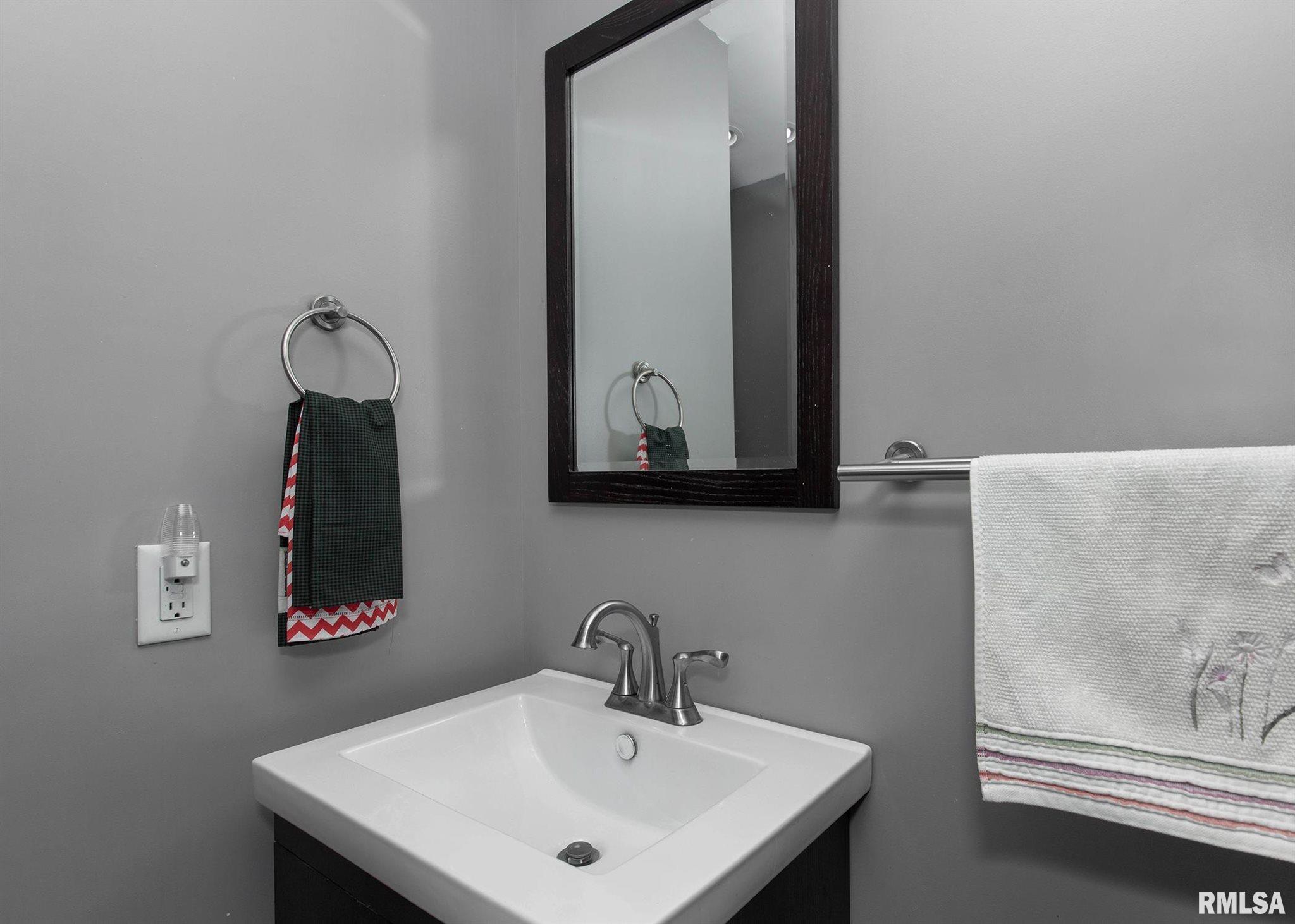 2706 Fairhaven Road Davenport, IA 52803 - Photo 14 of 25 Gallery Image 14