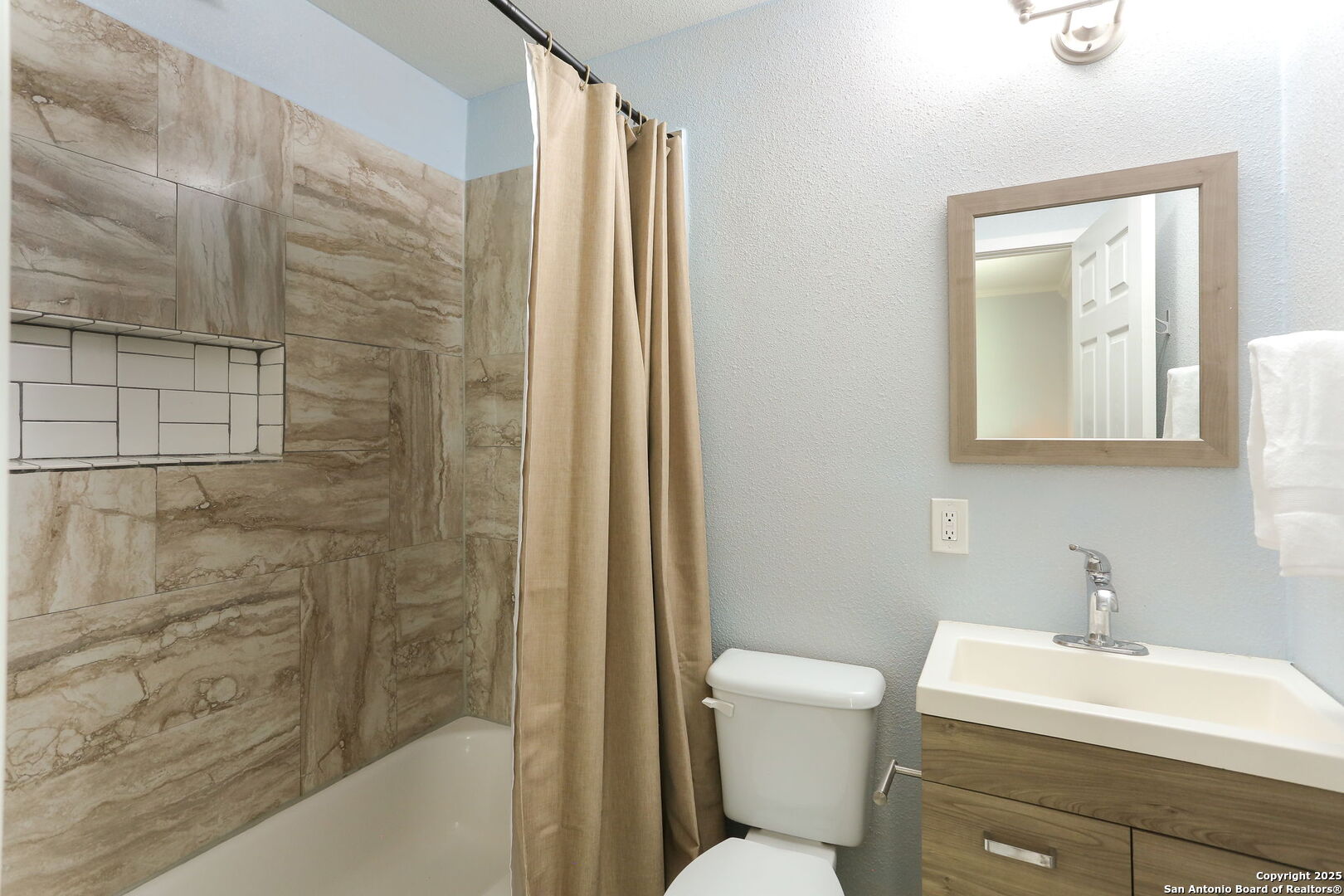 90 Clear Lake Loop Poteet, TX 78065 - Photo 17 of 34