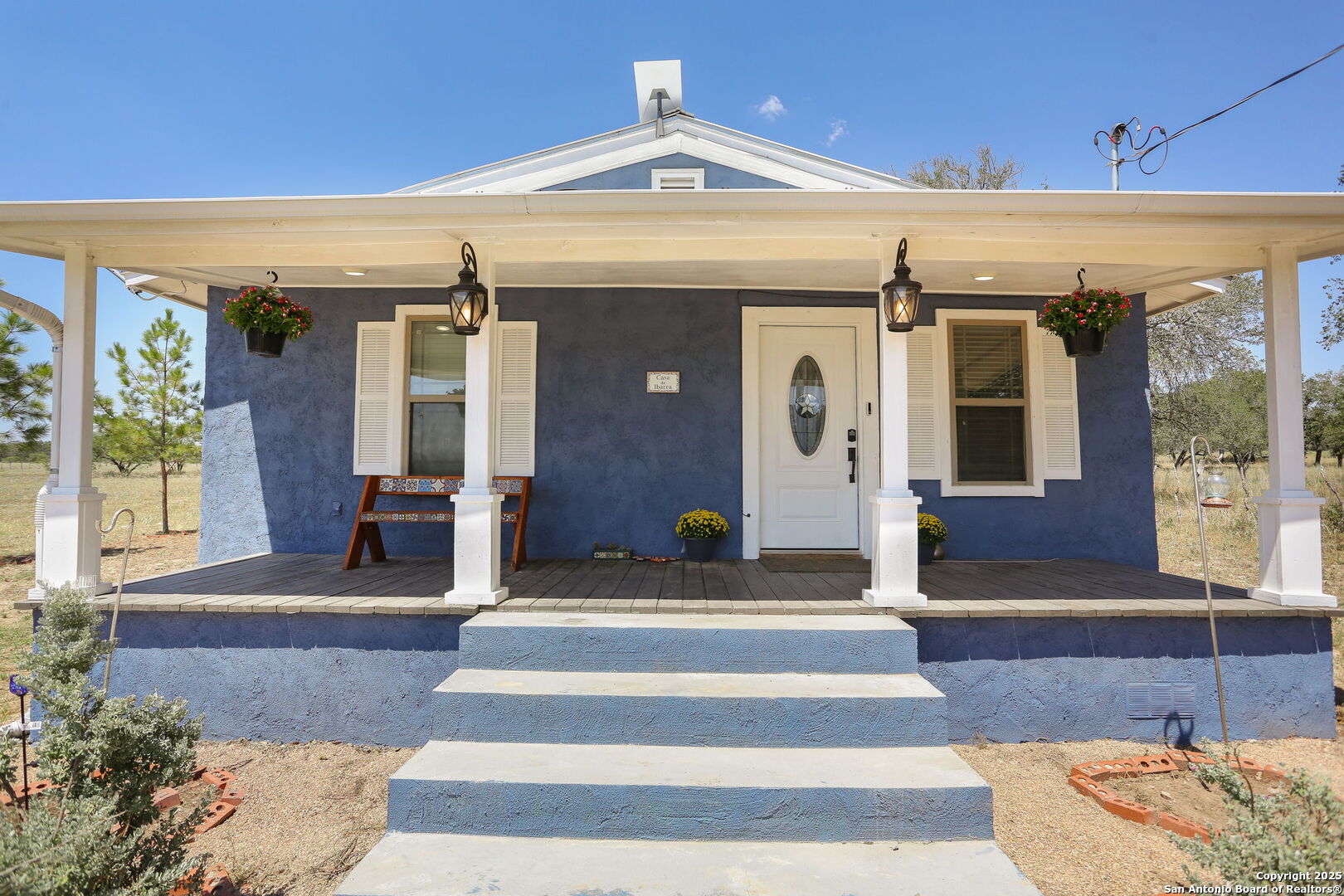 90 Clear Lake Loop Poteet, TX 78065 - Photo 3 of 34