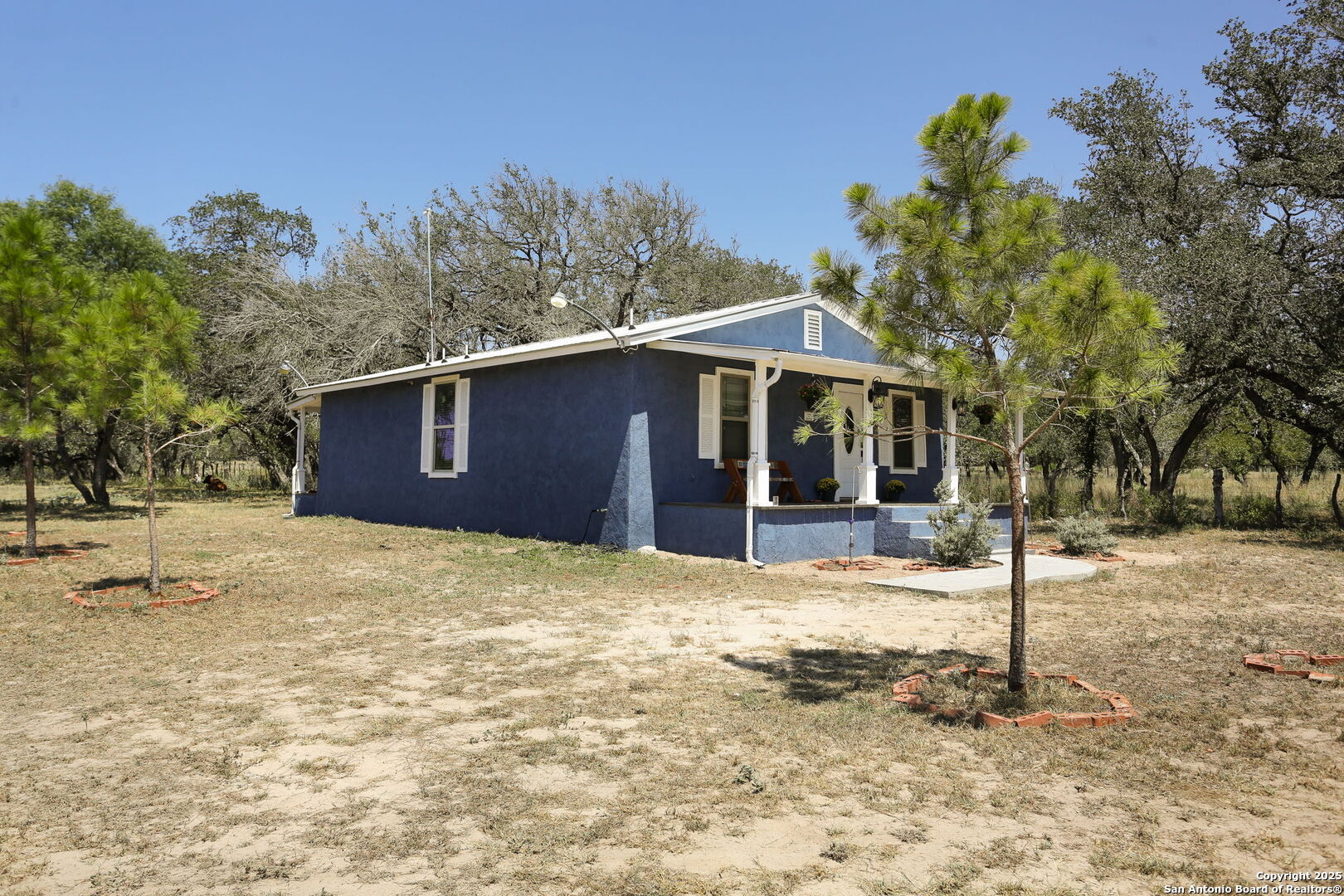 90 Clear Lake Loop Poteet, TX 78065 - Photo 4 of 34