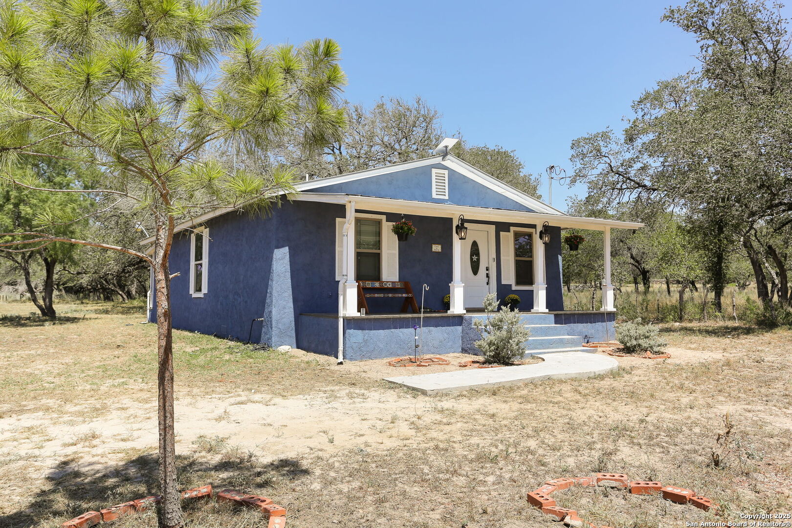 90 Clear Lake Loop Poteet, TX 78065 - Photo 5 of 34