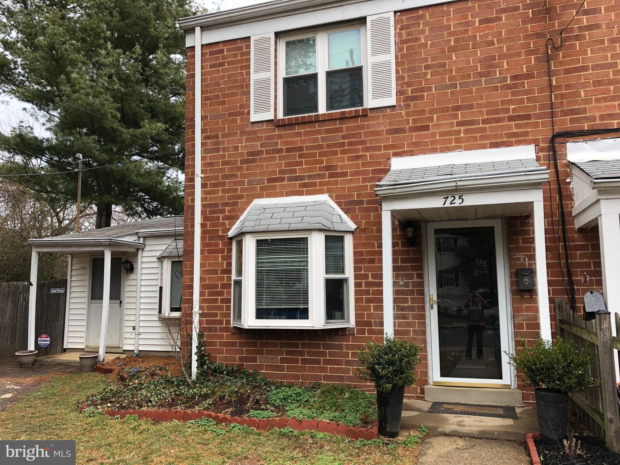 725 Four Mile Road Alexandria, VA 22305 - Photo 2 of 23 a front view of a house with garden