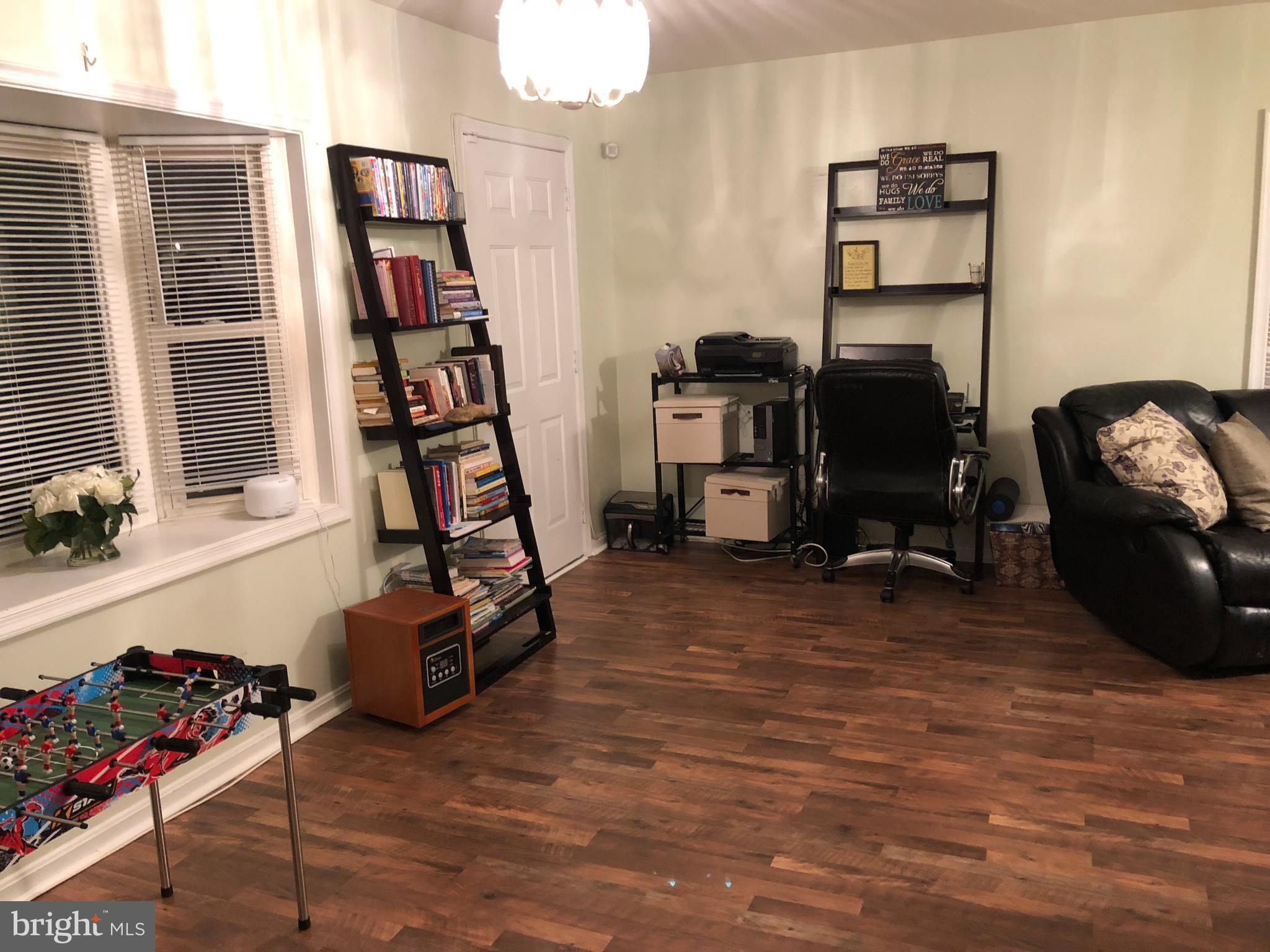 725 Four Mile Road Alexandria, VA 22305 - Photo 11 of 23 a room with furniture and a book shelf