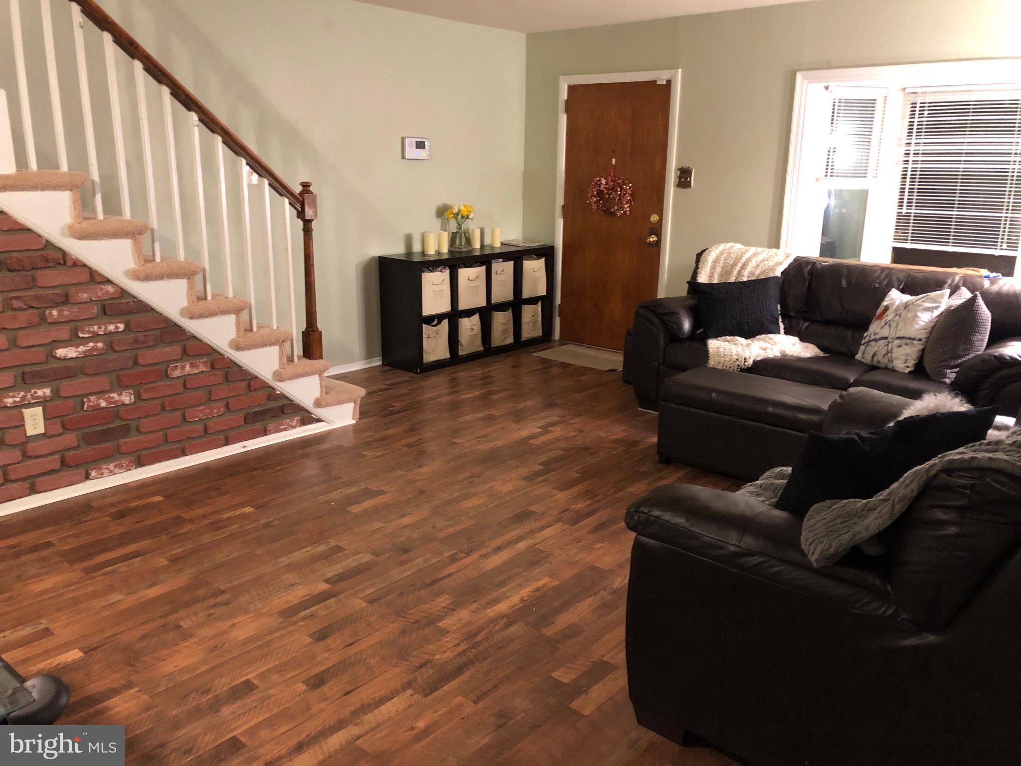 725 Four Mile Road Alexandria, VA 22305 - Photo 3 of 23 a living room with furniture and wooden floor