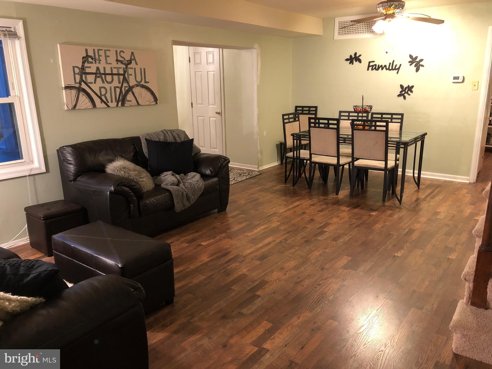 725 Four Mile Road Alexandria, VA 22305 - Photo 4 of 23 a living room with furniture and wooden floor