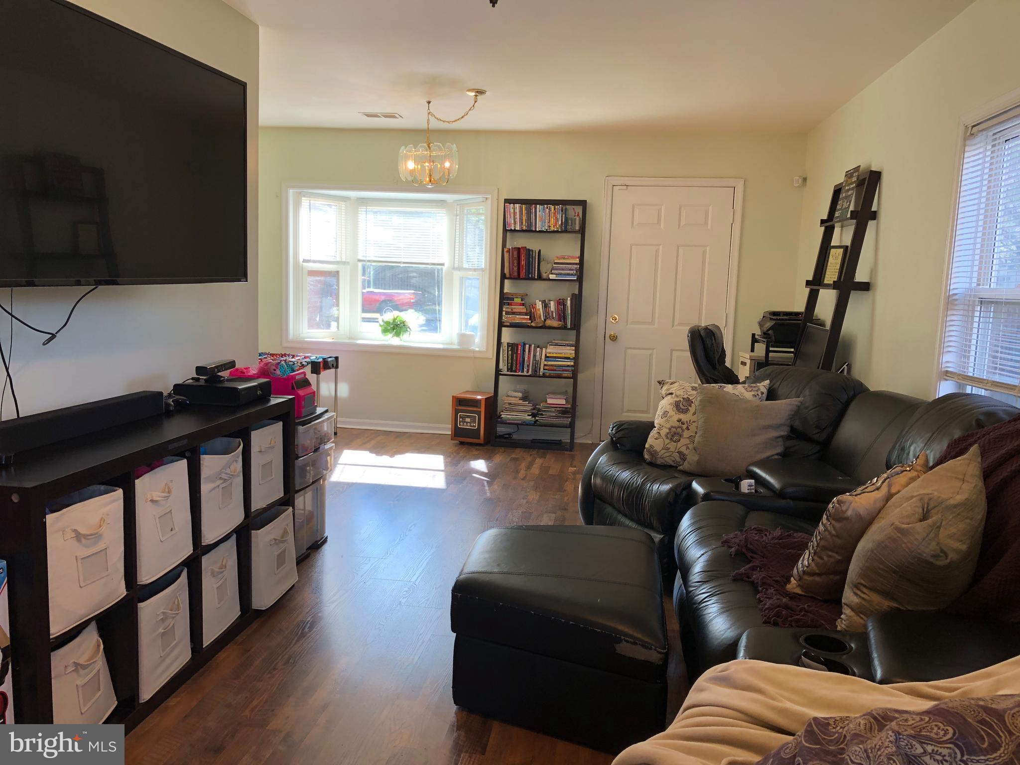 725 Four Mile Road Alexandria, VA 22305 - Photo 10 of 23 a living room with furniture and a flat screen tv