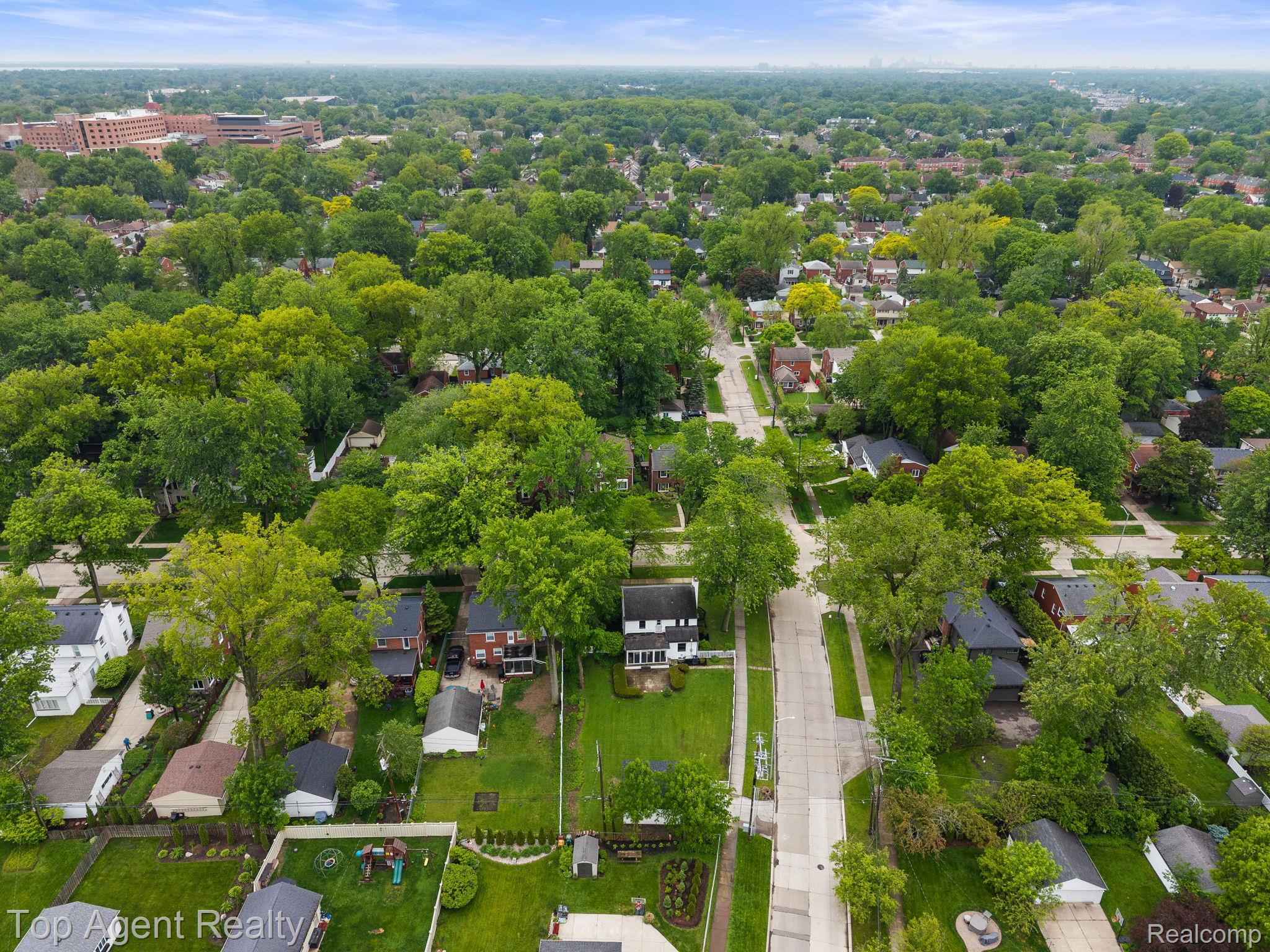 1894 Broadstone Road Grosse Pointe, MI 48236 - Photo 50 of 60 50-web-or-mls-1894 Broadstone Rd_055.jpg